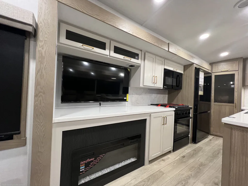 2027 Forest River Rockwood Signature 8392RL, Photos photo 21