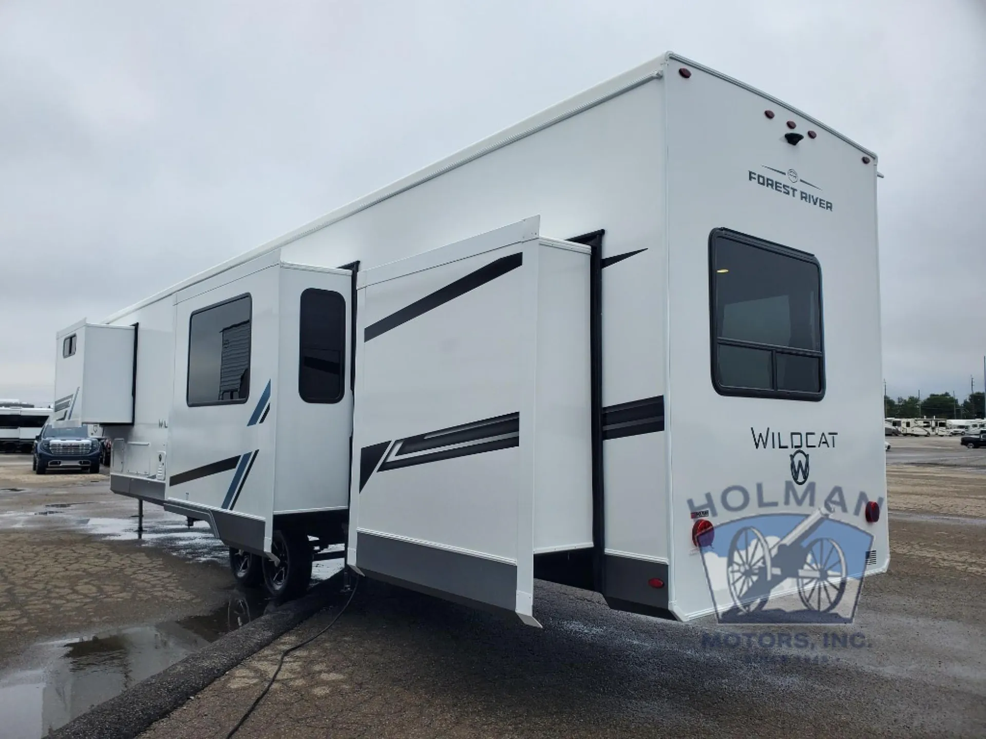 2027 Forest River Wildcat 38DEN - Photo 3