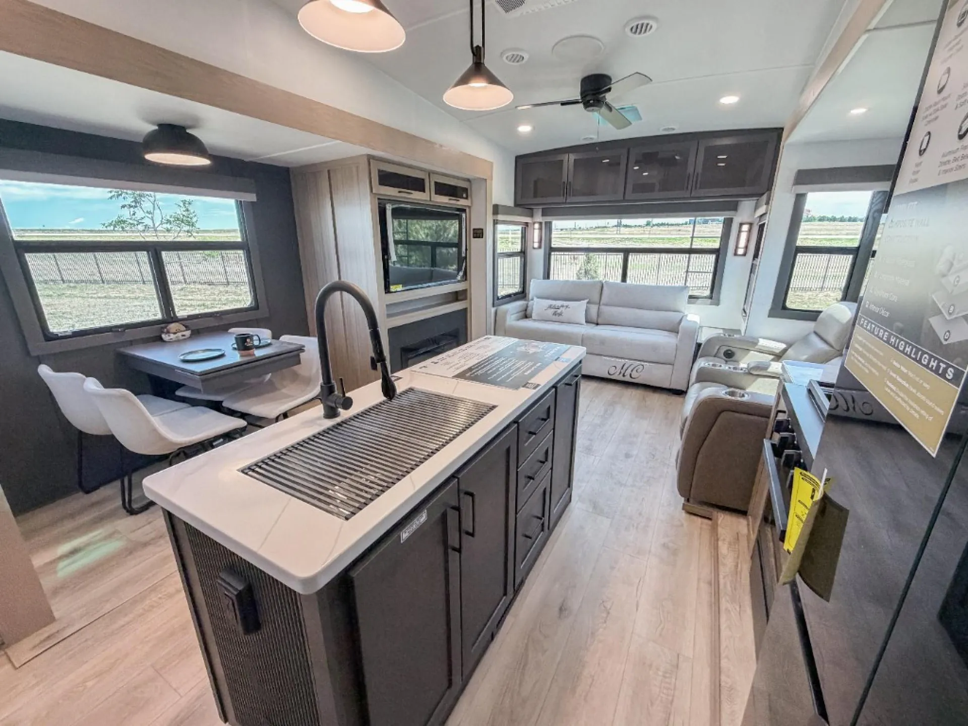 2026 Forest River Rockwood Signature R372RL - Photo 4