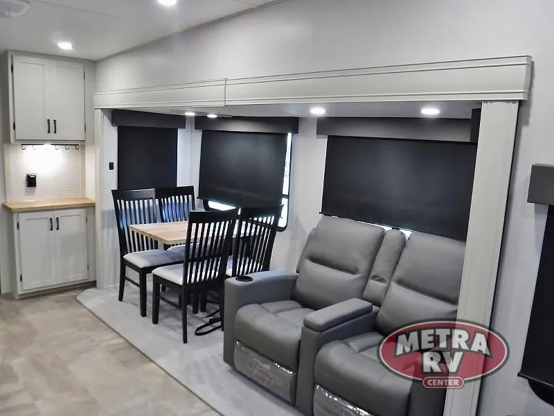 2025 Coachmen Chaparral Lite 368TBH - Photo 4