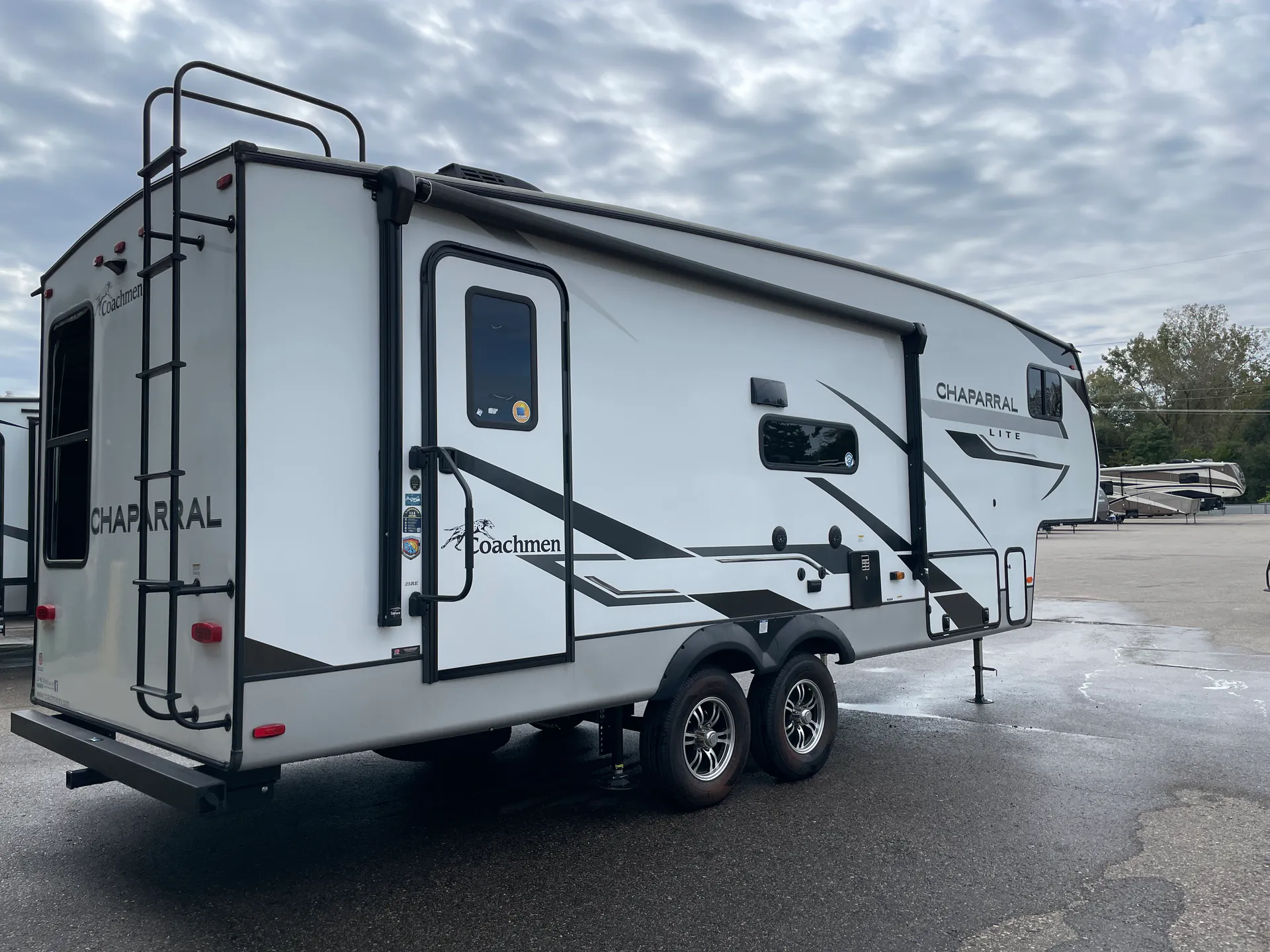 2023 Coachmen Chaparral Lite 25RE - Photo 3