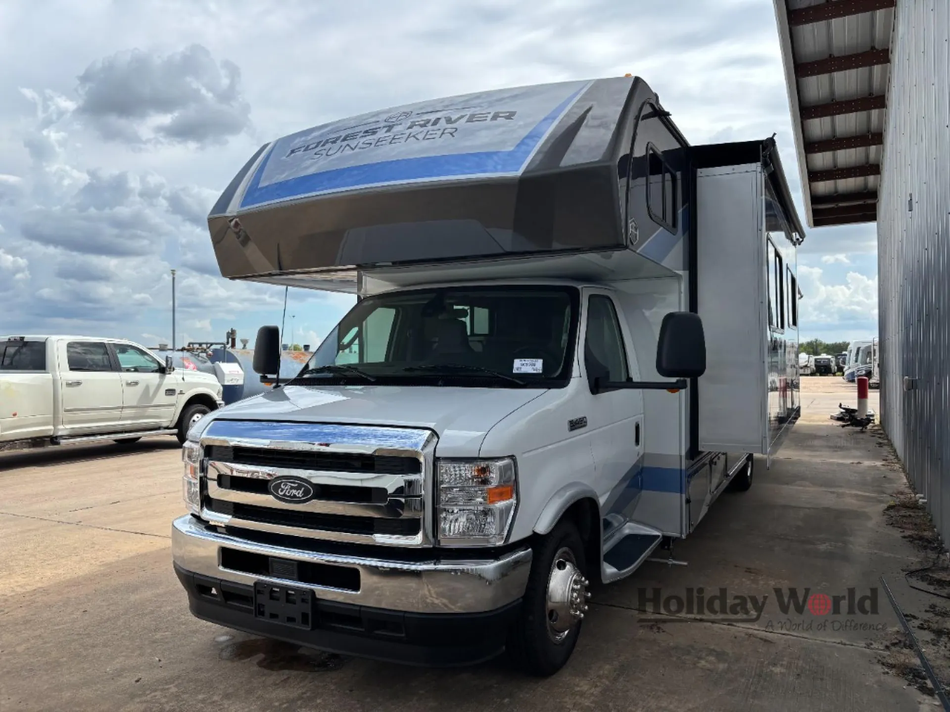 2027 Forest River Sunseeker 3010DS - Photo 4