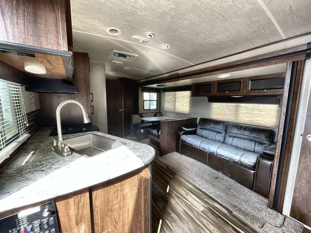 2017 Cruiser RV MPG 3100BH - Photo 4