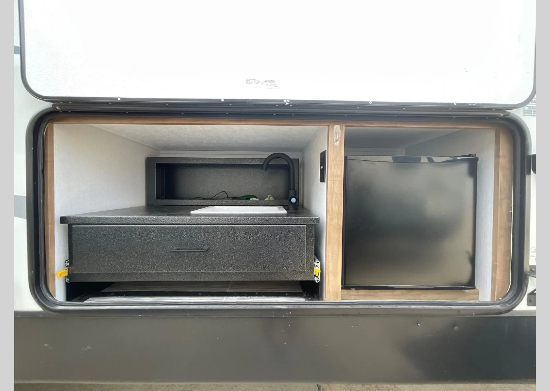 2024 Coachmen Freedom Express Ultra Lite 298FDS - Photo 3