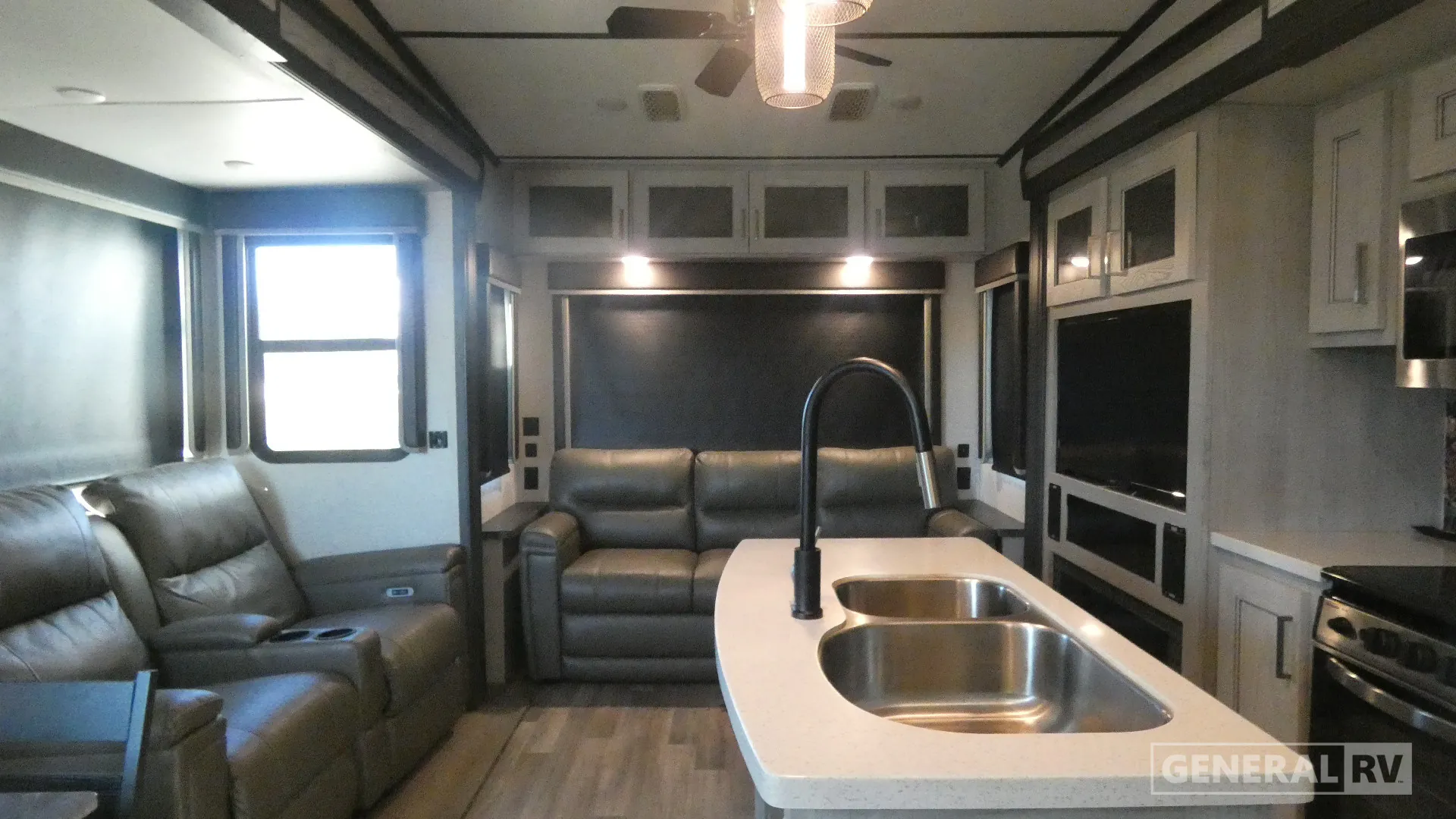 2021 Keystone Montana High Country 384BR - Photo 3