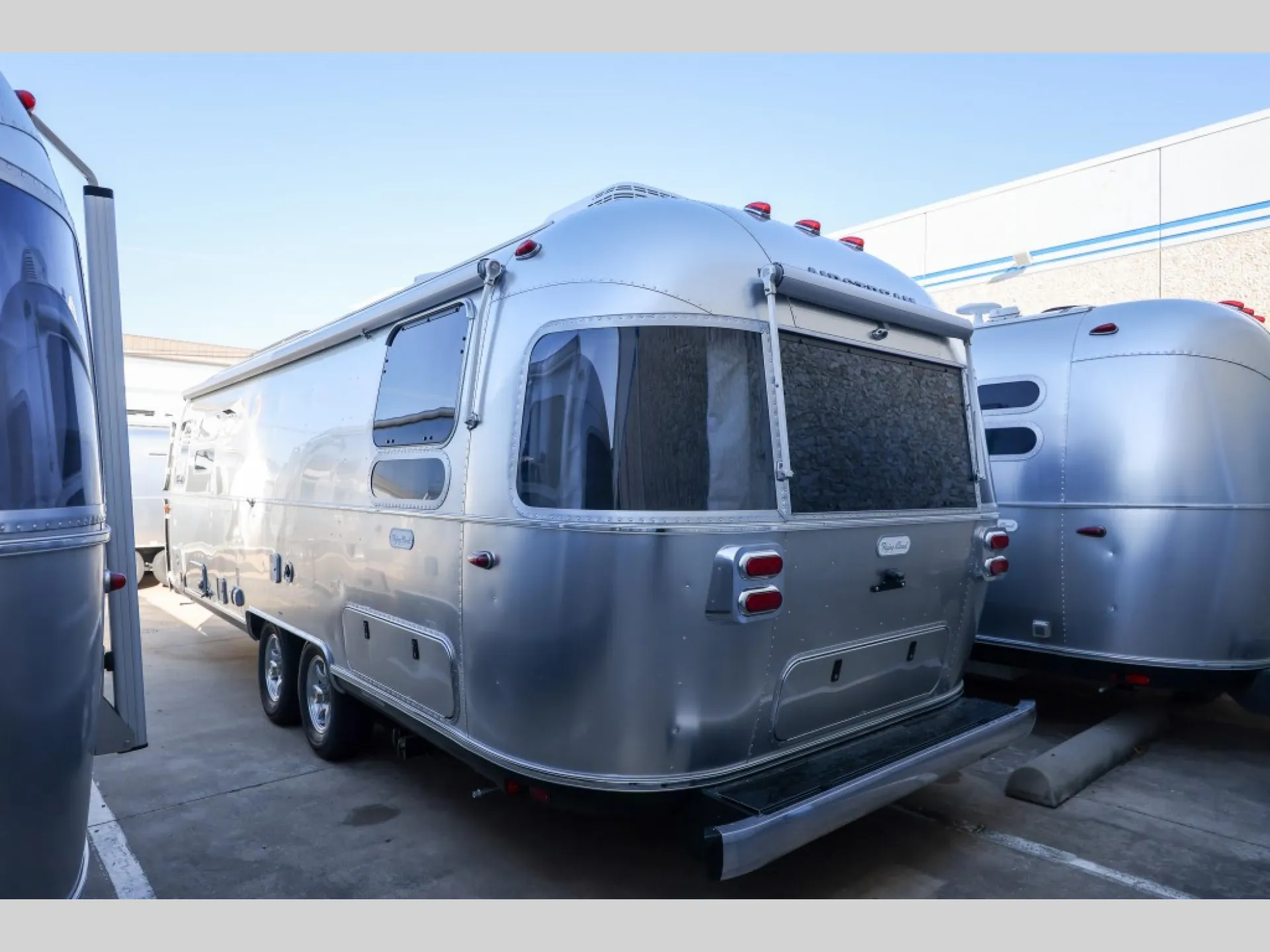 2026 Airstream Flying Cloud 28RB Twin - Photo 2