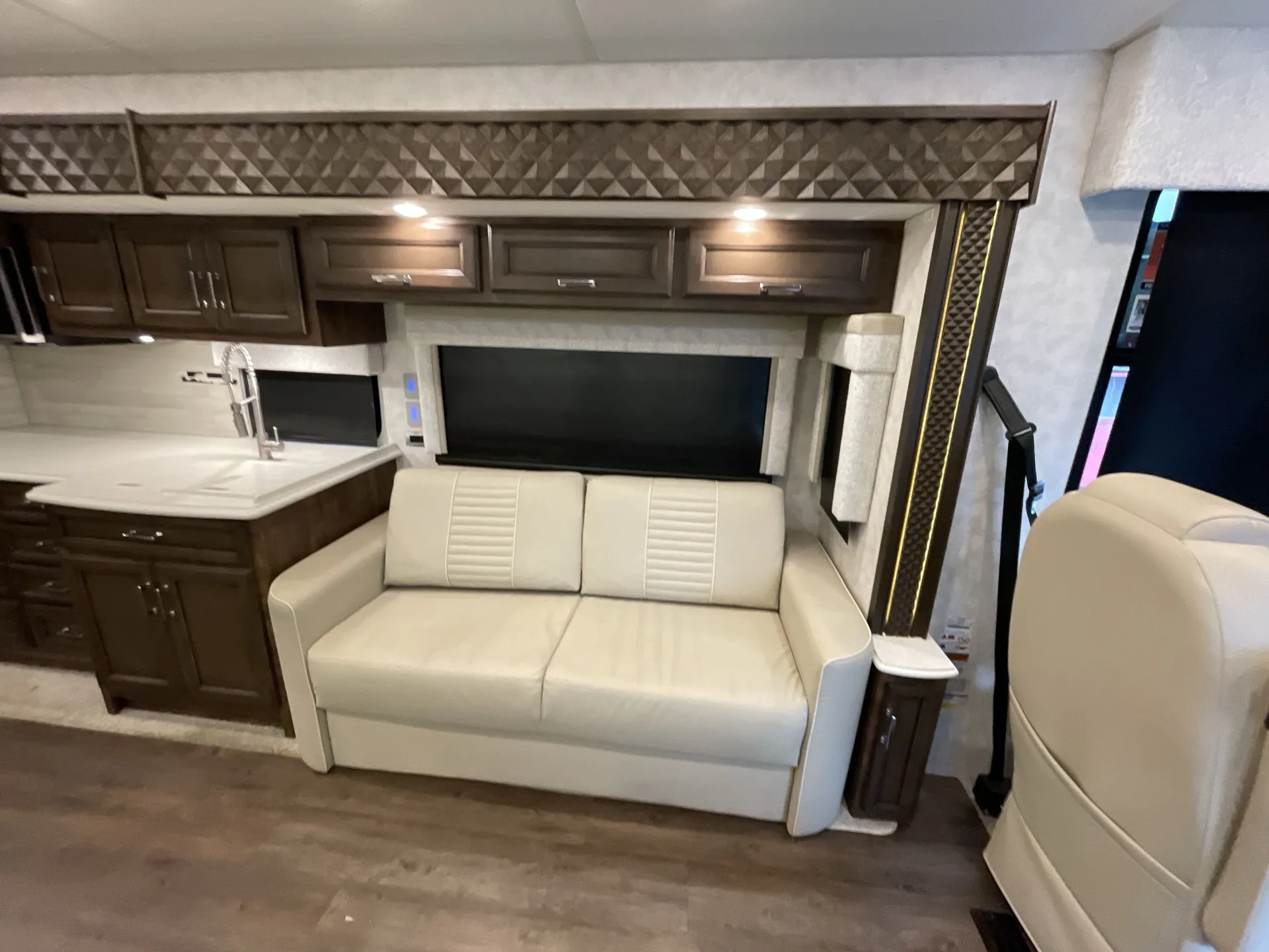 2023 Newmar Bay Star 3629 — living area main