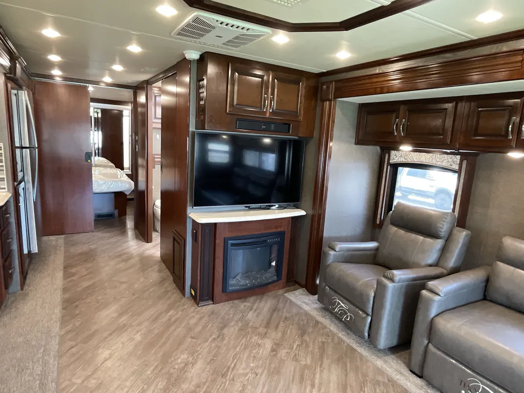 2018 fleetwood Pace Arrow Lxe 38F, Photos photo 12