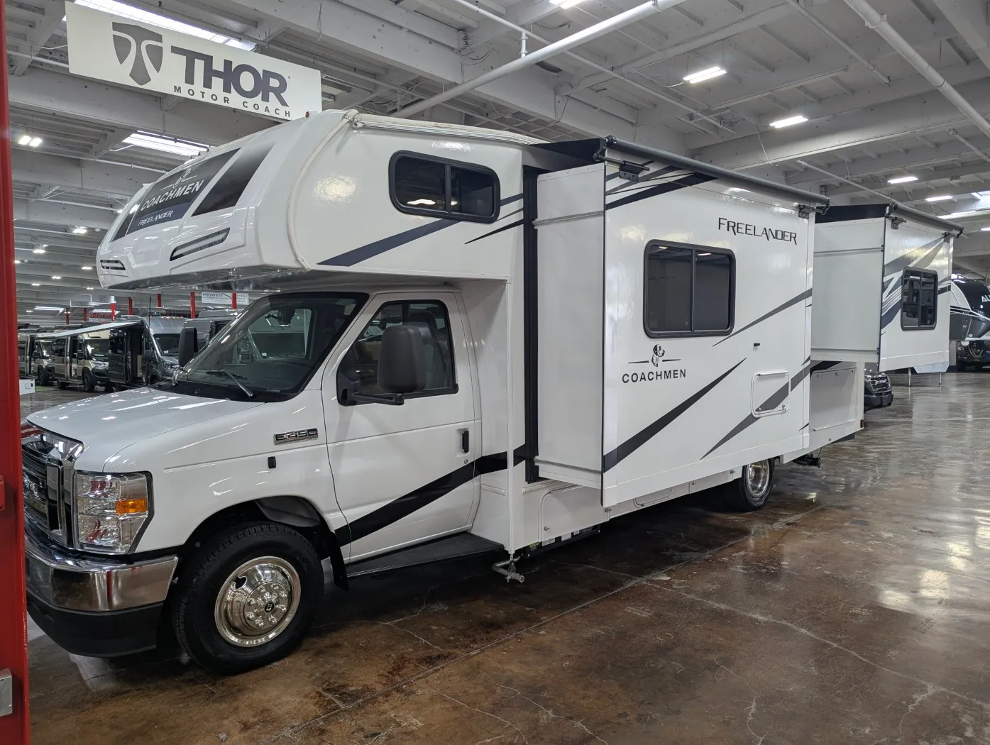 2026 Coachmen Freelander 26DS - Photo 4