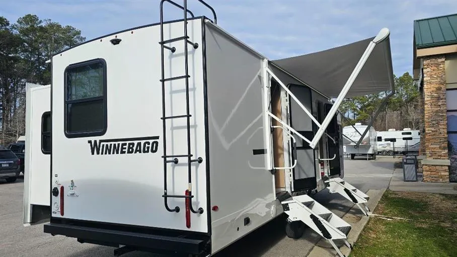2026 Winnebago Thrive 26FKD - Photo 3