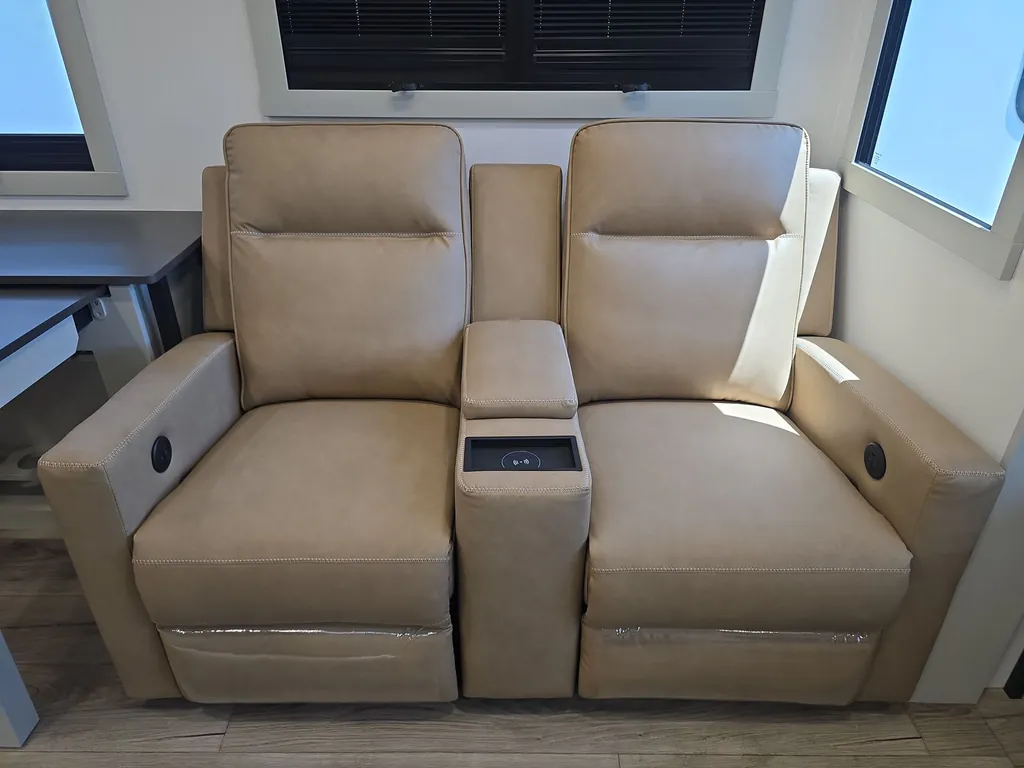 2026 Brinkley Model Z Air 297, Photos photo 10