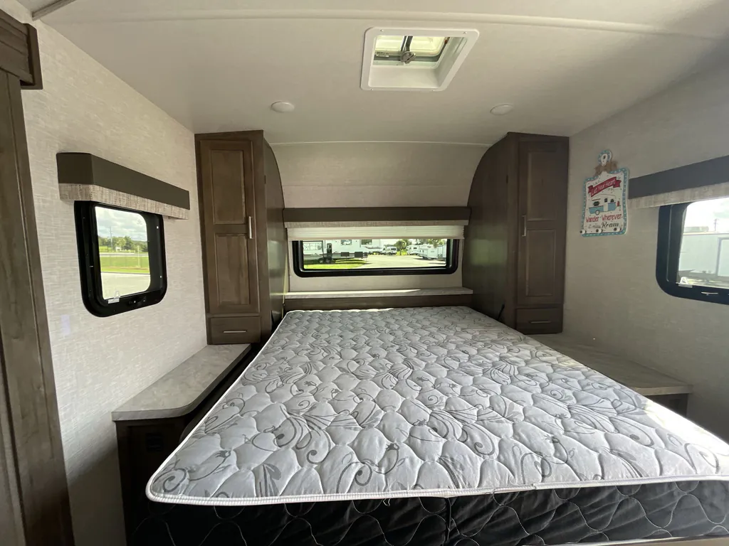 2023 Forest River Flagstaff Micro Lite 25BRDS, Photos photo 15