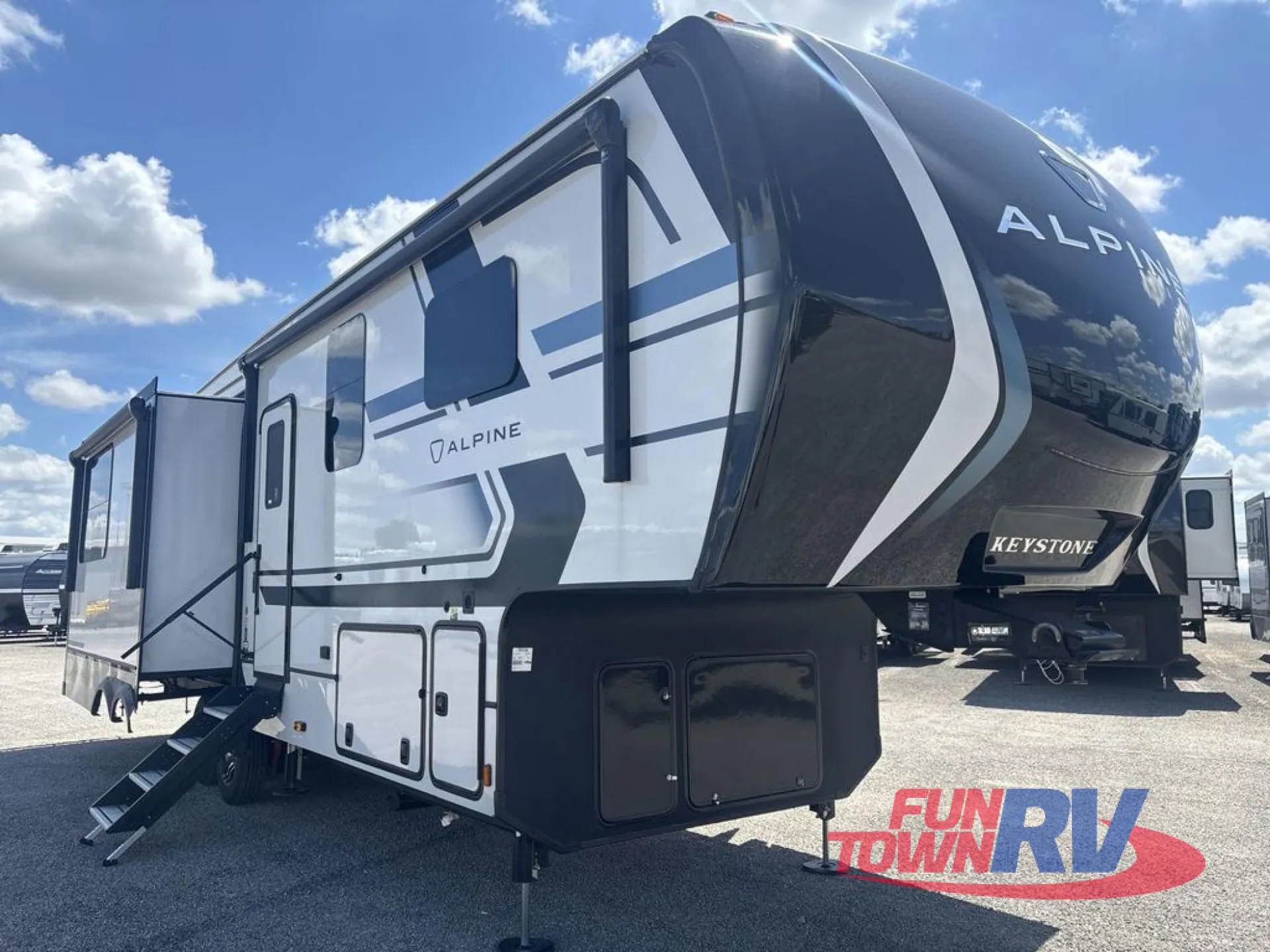 2026 Keystone Alpine 3011CK - Photo 2