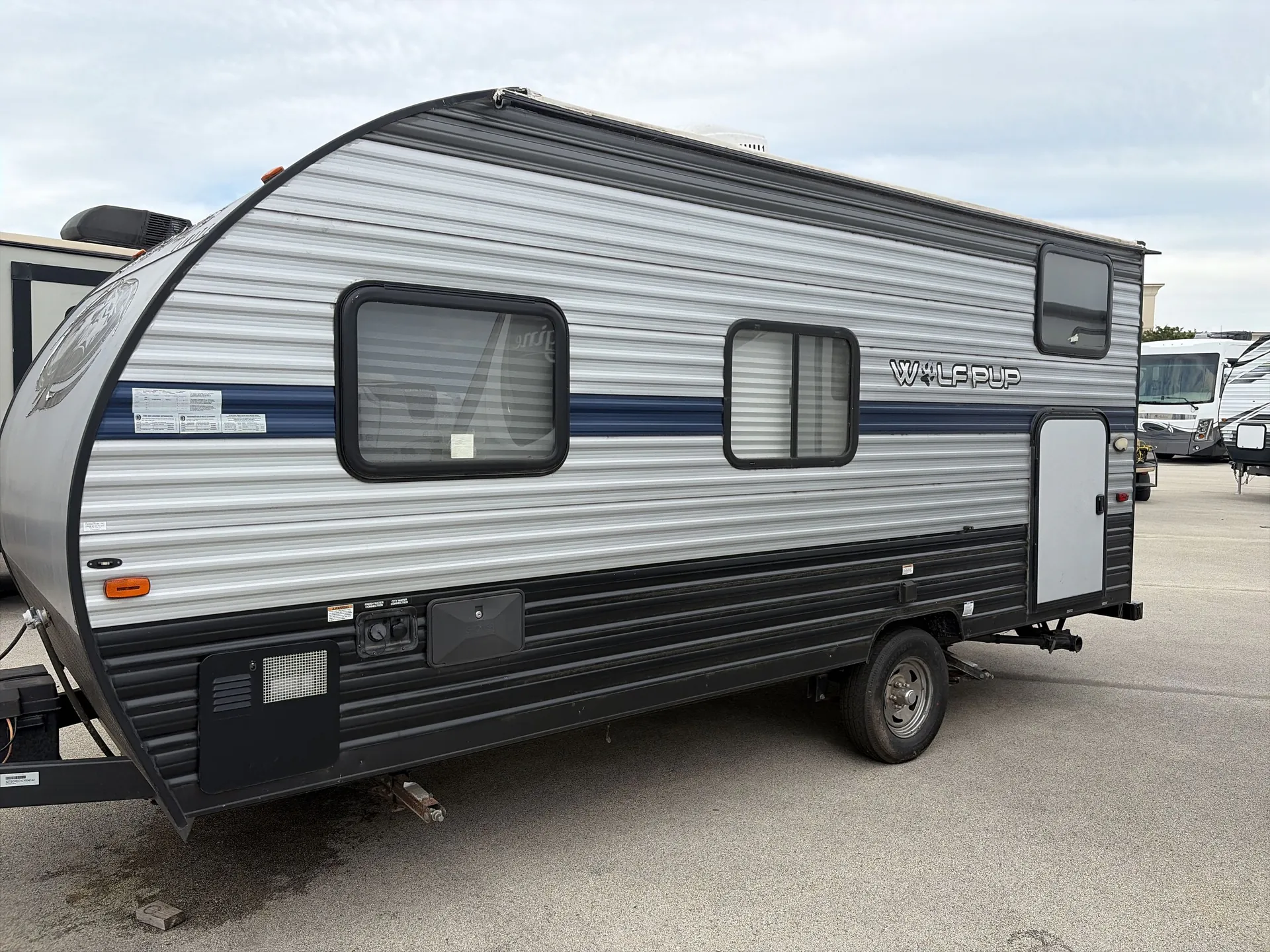 2020 Forest River Cherokee Wolf Pup 16BHS — off campside