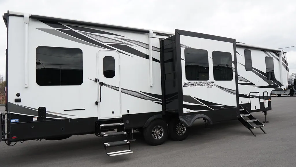 2021 Jayco Seismic 3512 - Photo 2