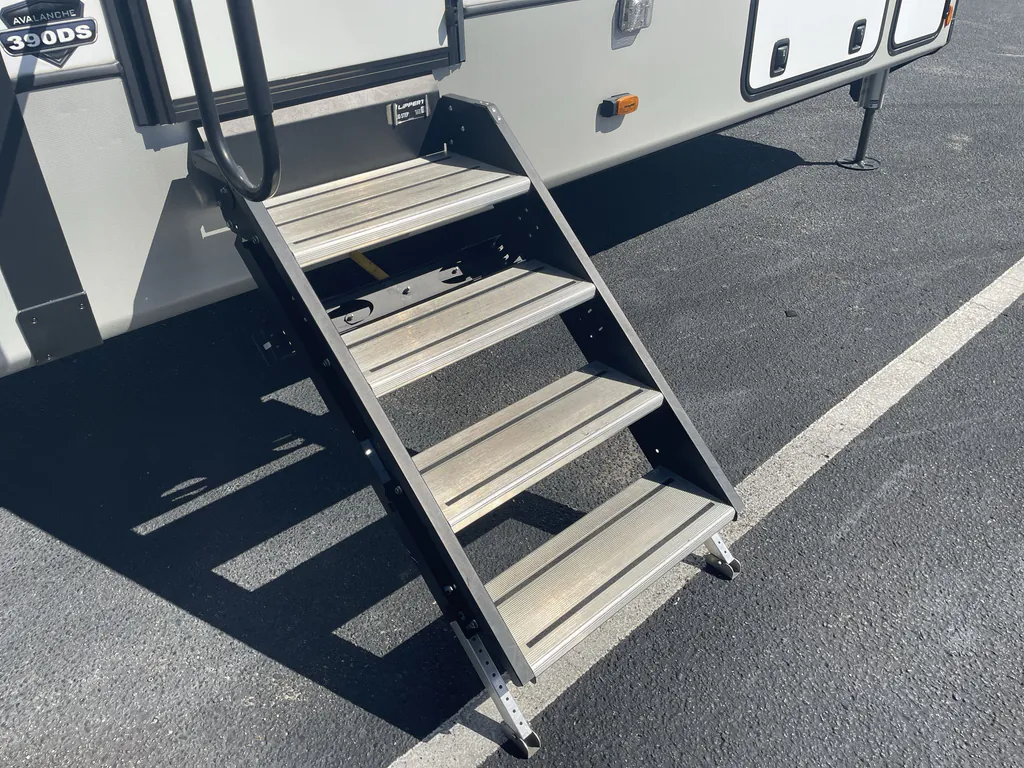 2023 Keystone Avalanche 390DS, Photos photo 25