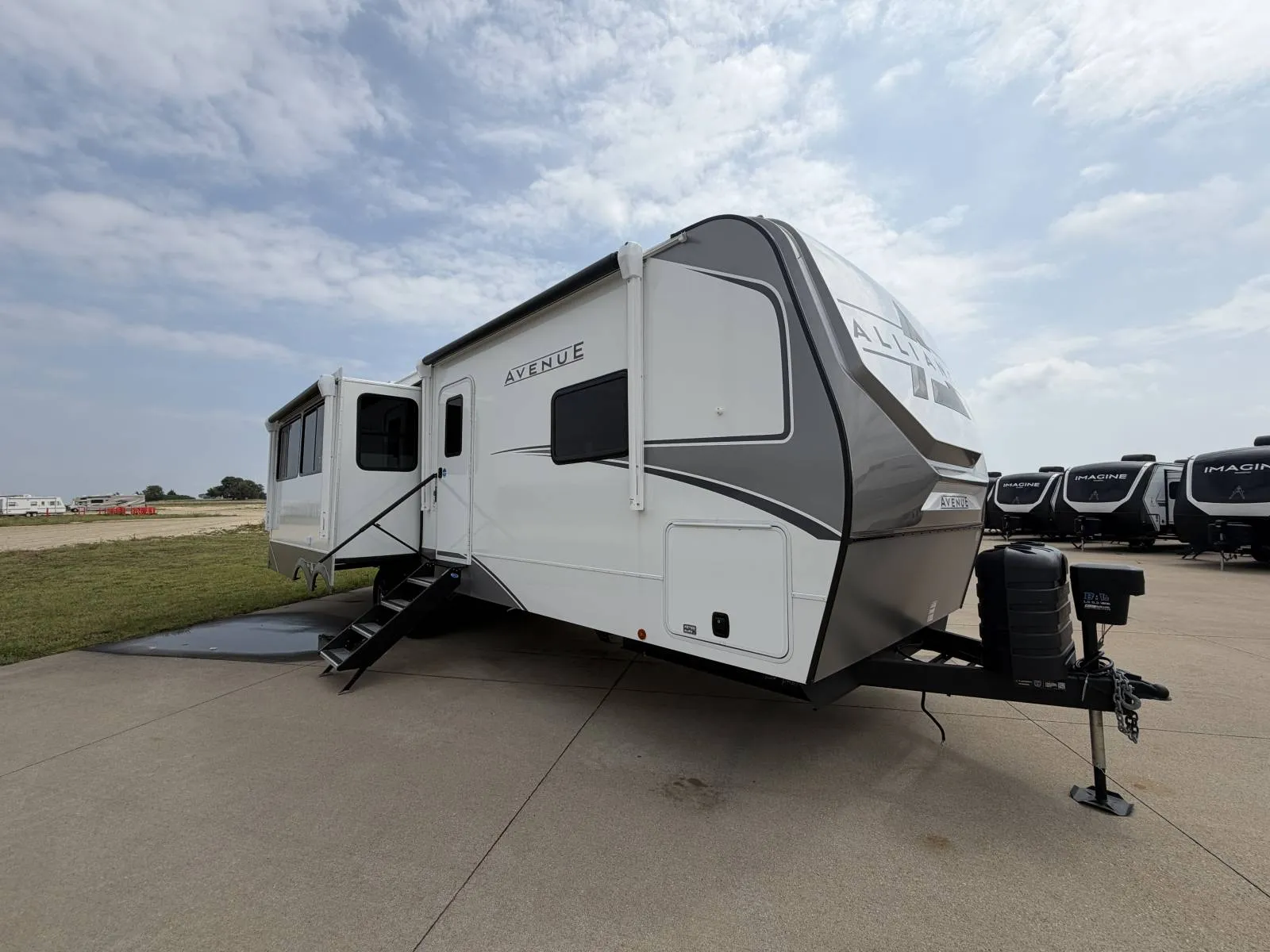 2026 Alliance RV Avenue 298RL - Photo 2
