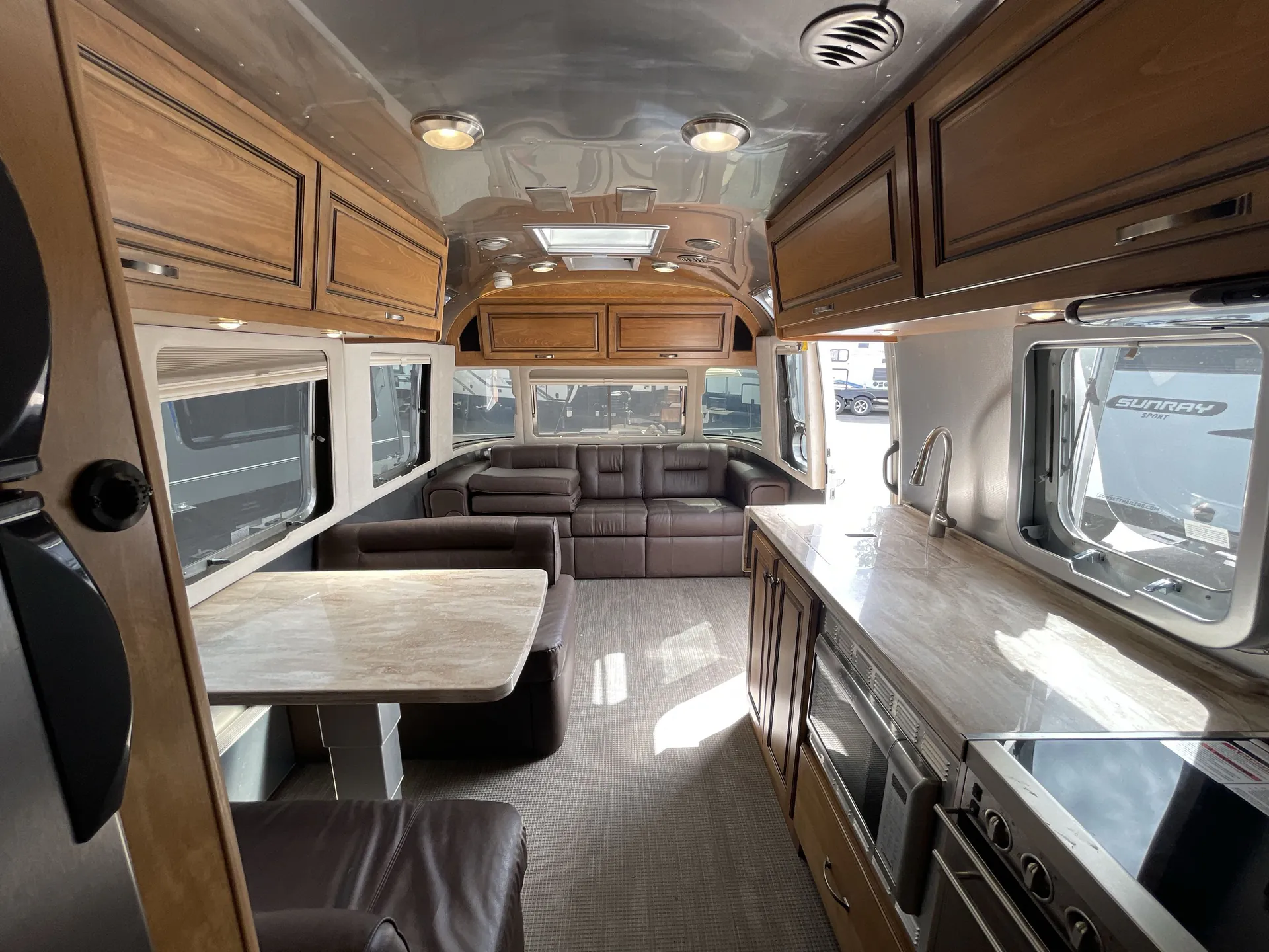 2017 airstream Classic 30 — living area main