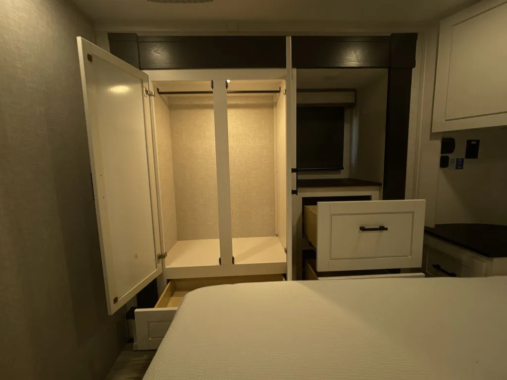 2025 Jayco Seismic Luxury Series 3815, Photos photo 31