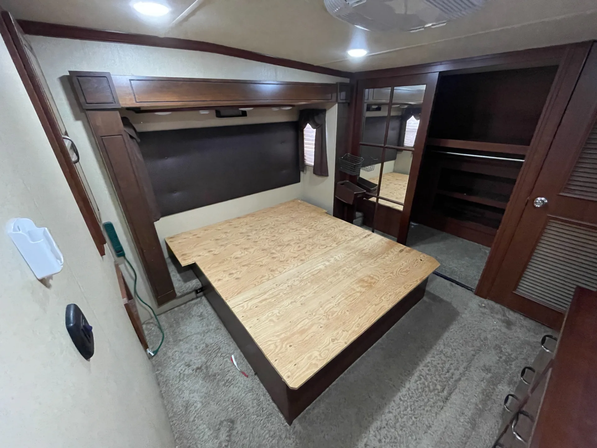 2016 Forest River Vengeance Touring Edition 39R12 - Photo 4