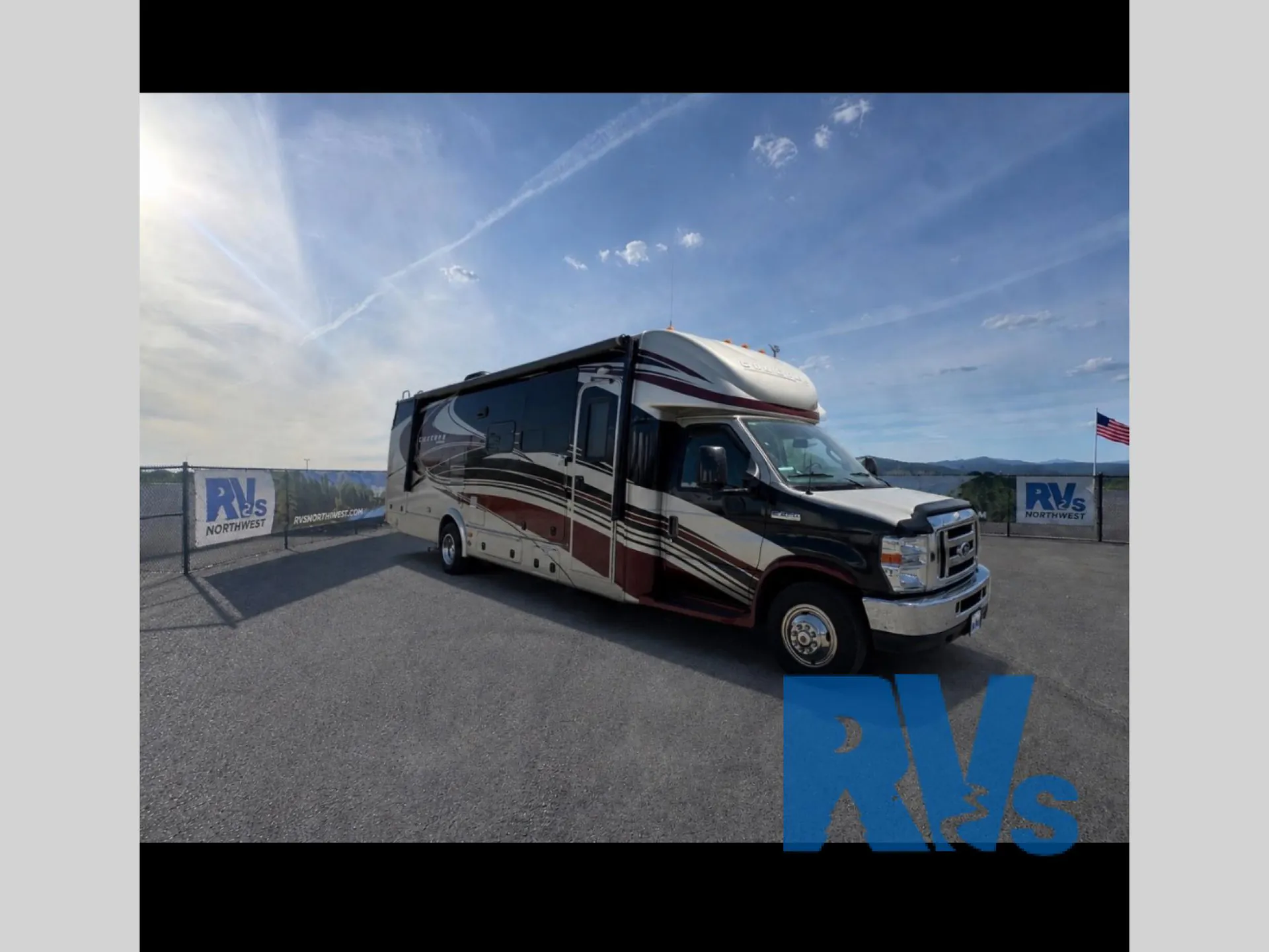 2015 Coachmen Concord 300DS - Photo 2
