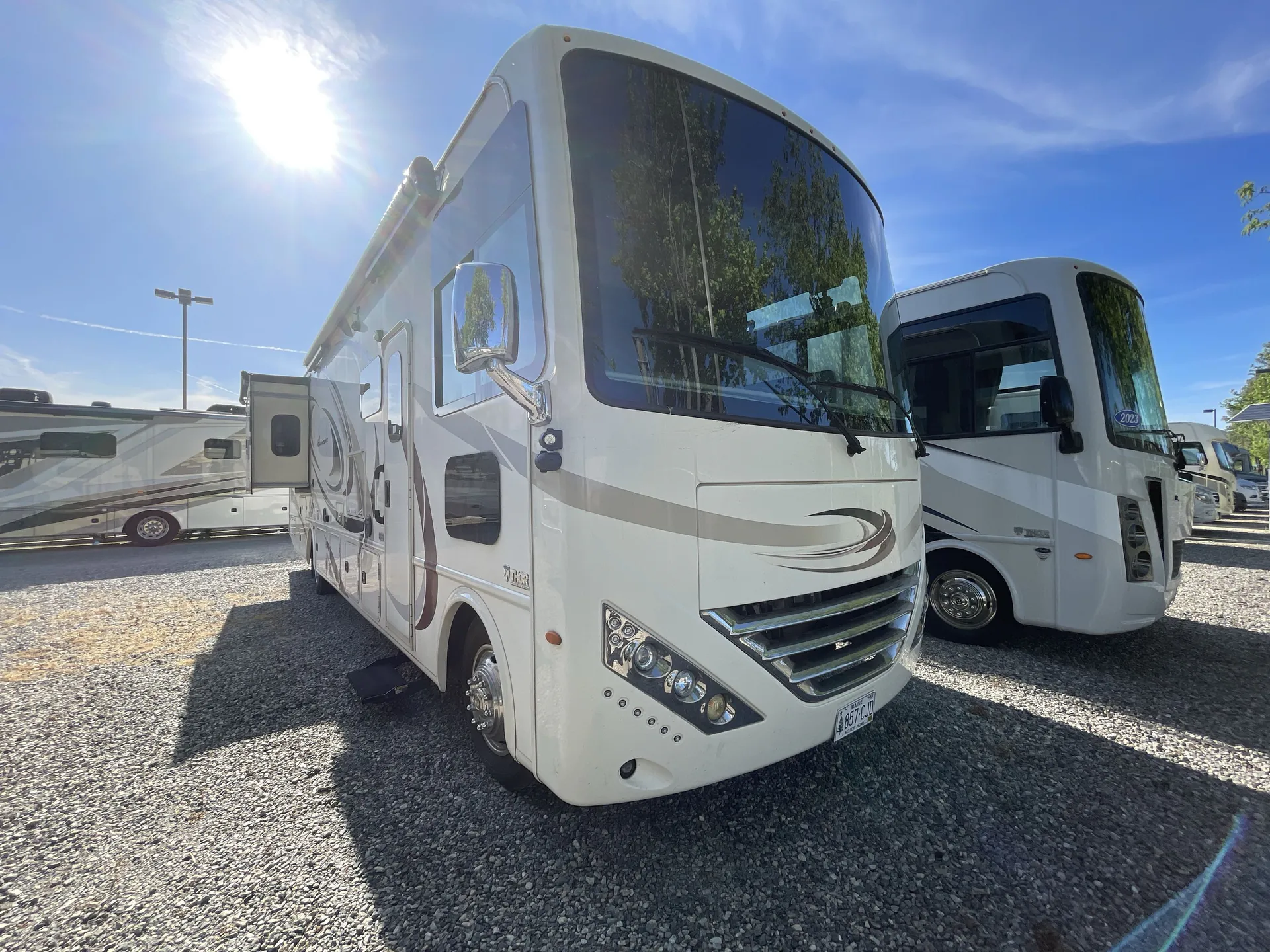 2017 Thor Motor Coach Hurricane 35M - Photo 2