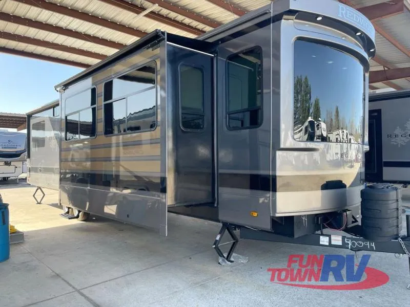 2025 Redwood RV Regency 3721FDB - Main photo