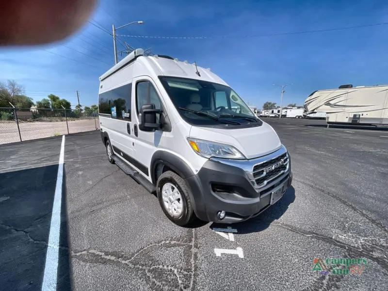 2025 Thor Motor Coach Rize 18M - Photo 2