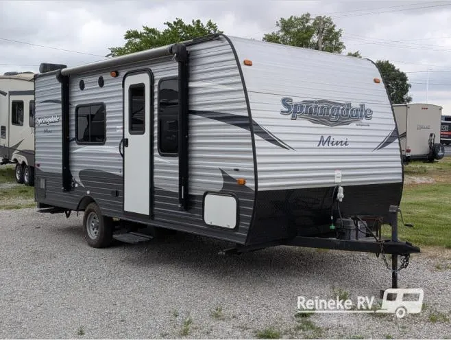 2018 Keystone RV Summerland Mini 1700FQ - Photo 2