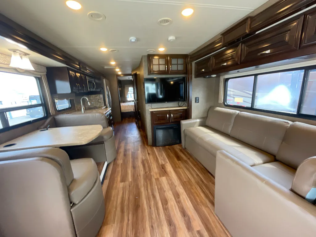 2017 Thor Motor Coach Challenger 37YT, Photos photo 2