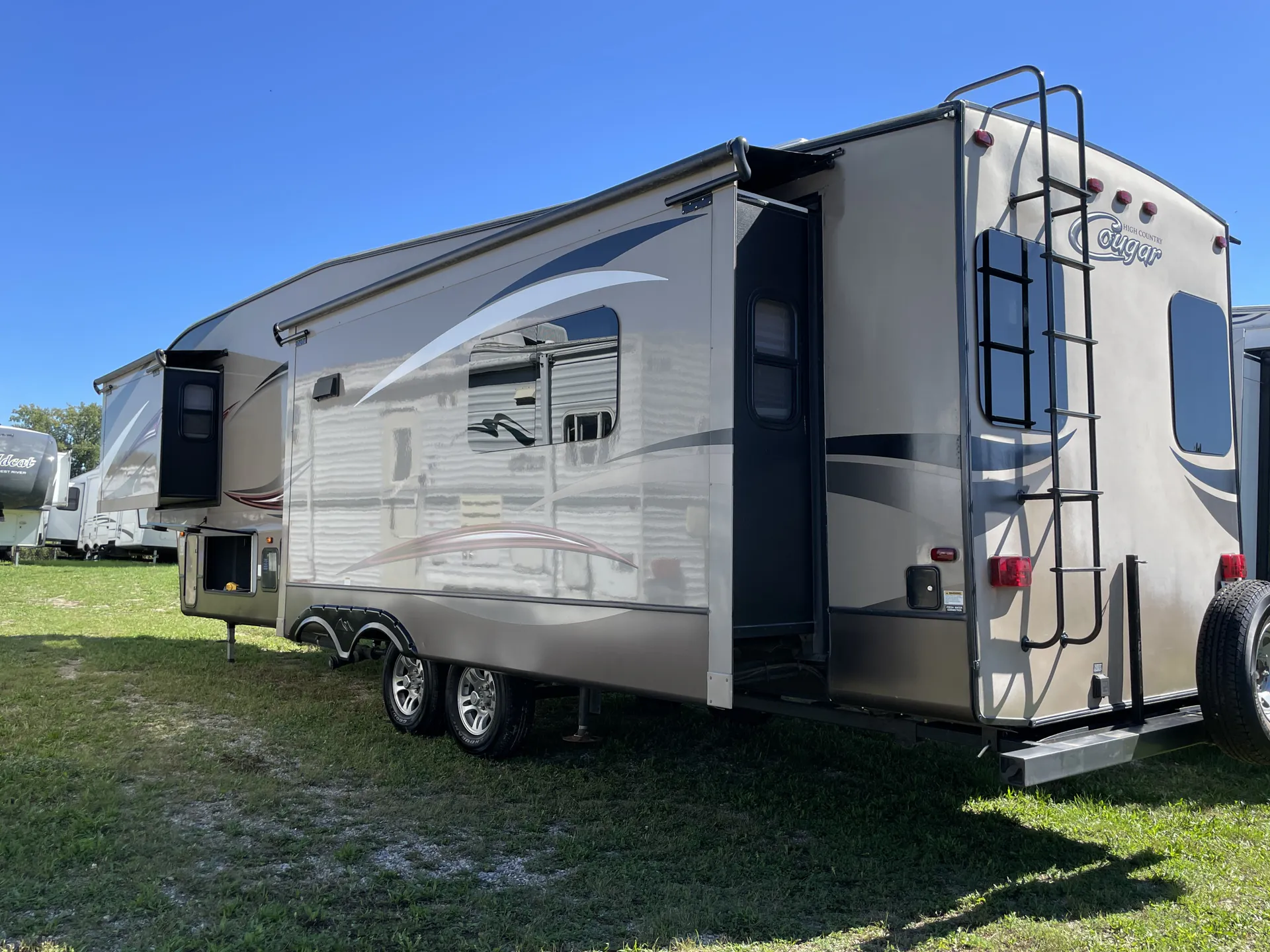 2014 Keystone Cougar 327RES - Photo 4