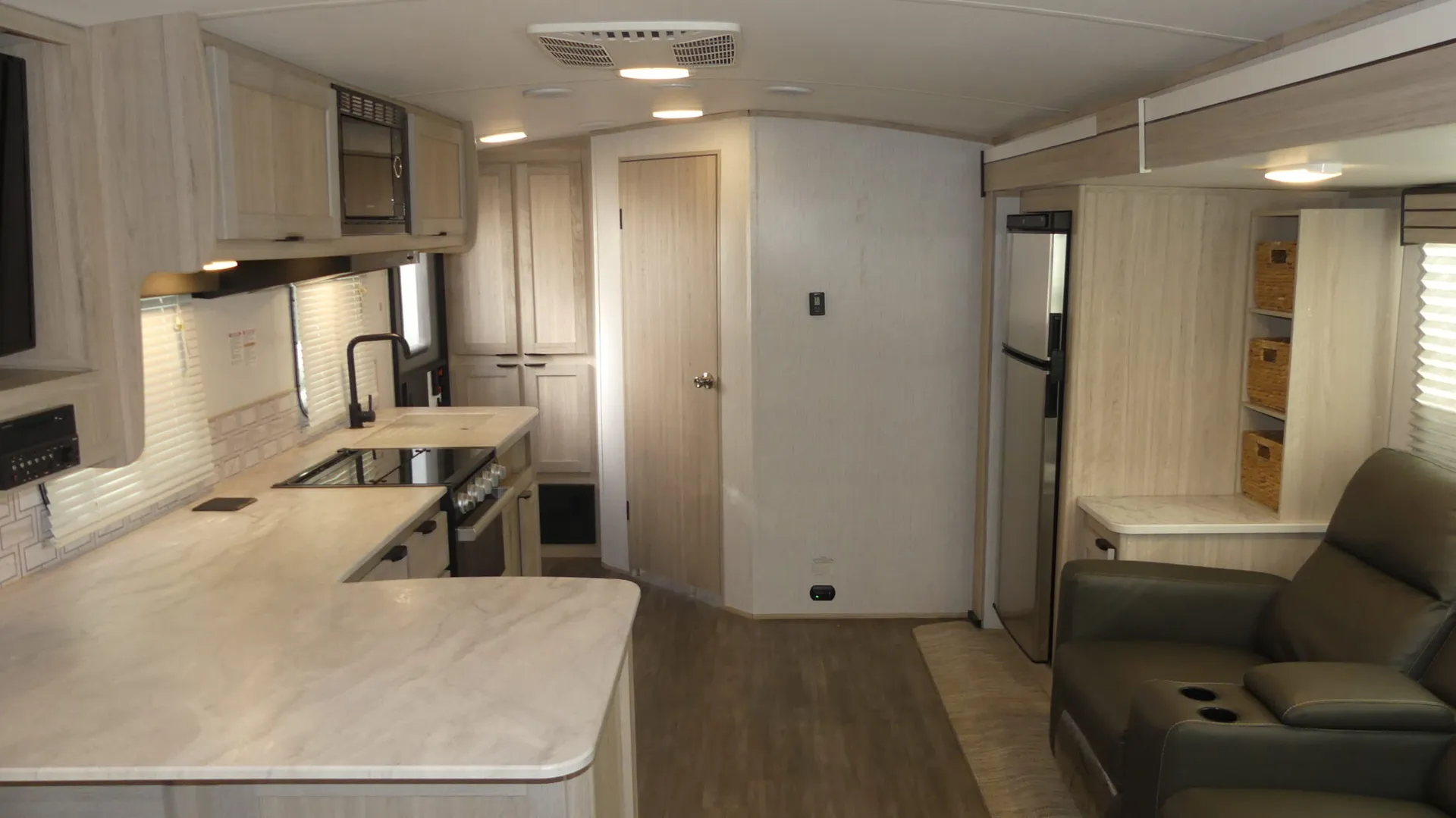 2022 Cruiser RV Shadow Cruiser 225RBS - Photo 3
