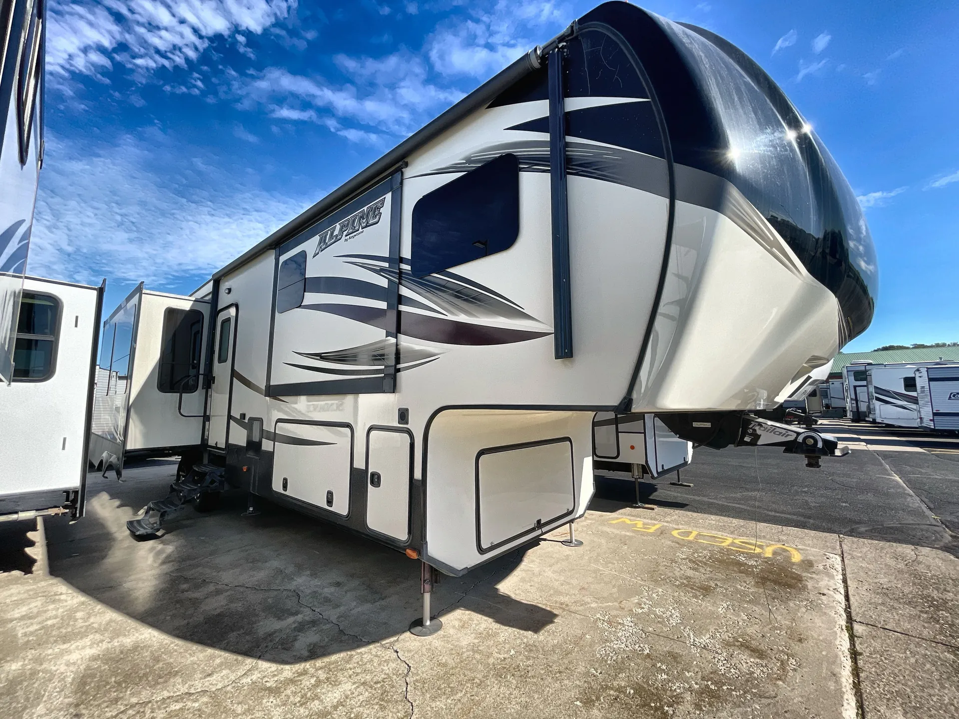 2016 Keystone Alpine 3590RS - Photo 2