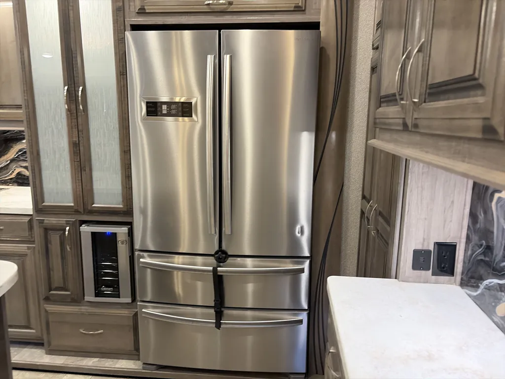 2020 Forest River Cedar Creek Champagne Edition 38EL, Photos photo 8