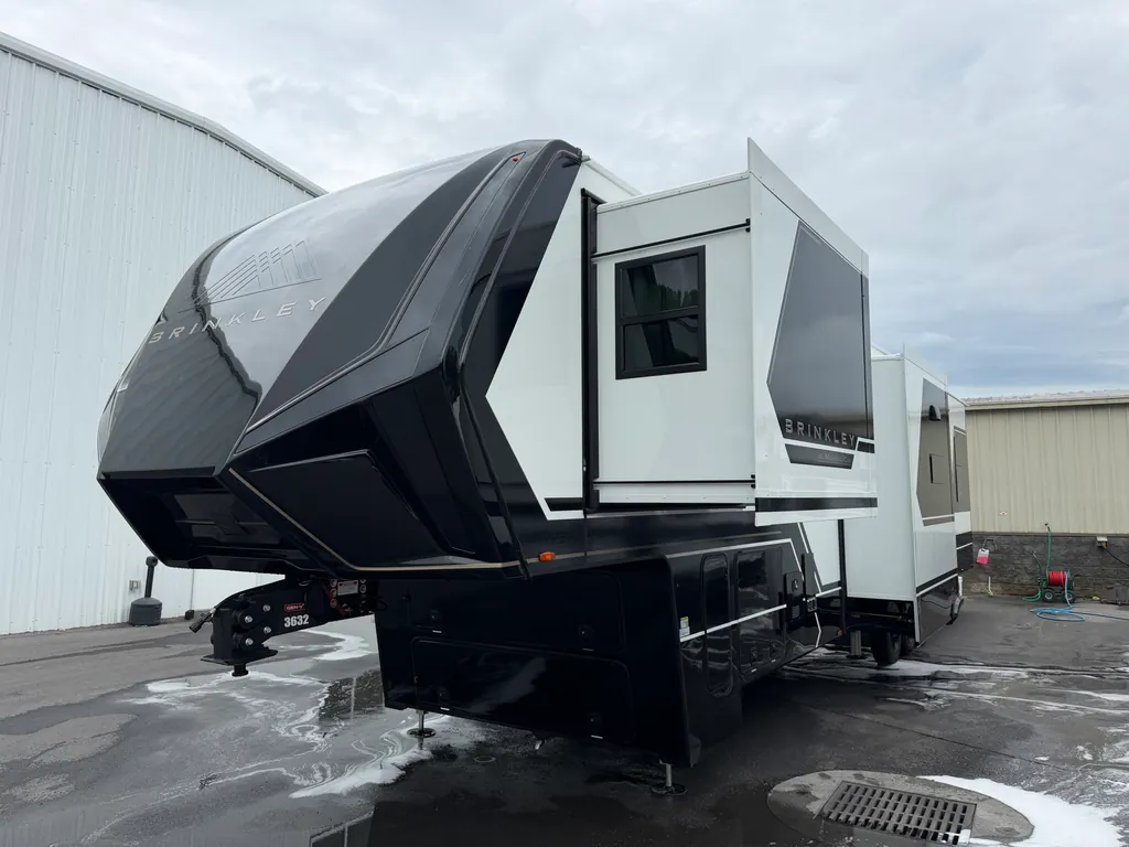 2026 Brinkley Model G 4000, Photos photo 2