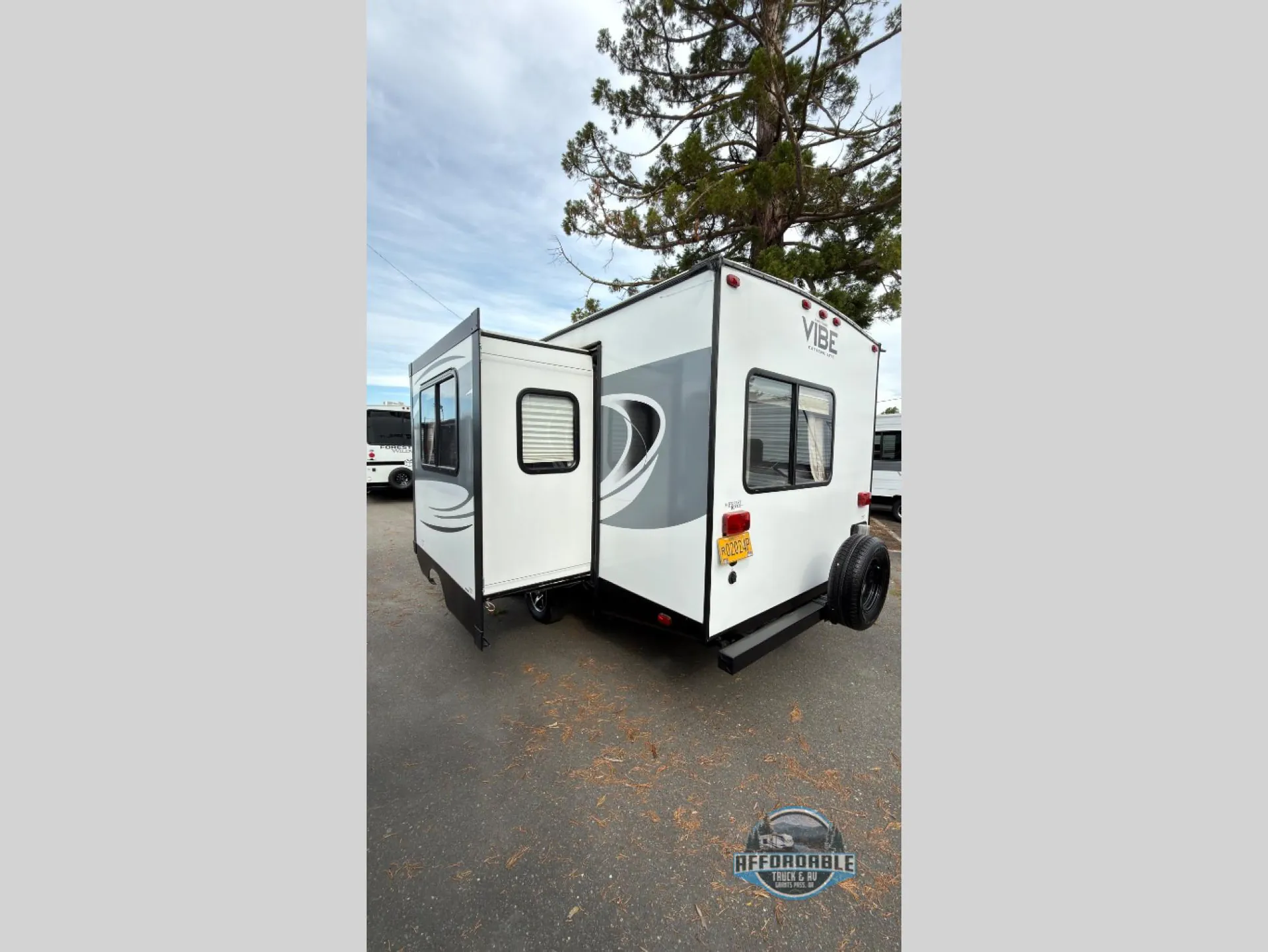 2018 Forest River Vibe Extreme Lite 224RLS dealer photo 3 from Affordable Truck & Rv
