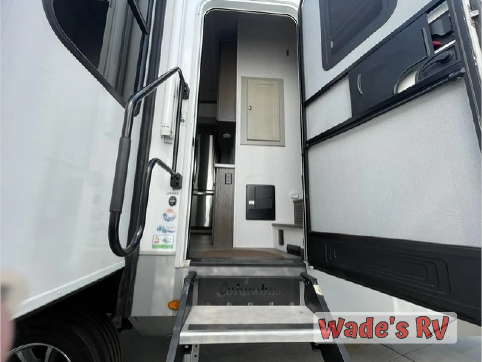 2022 Palomino Columbus 299RL - Photo 4