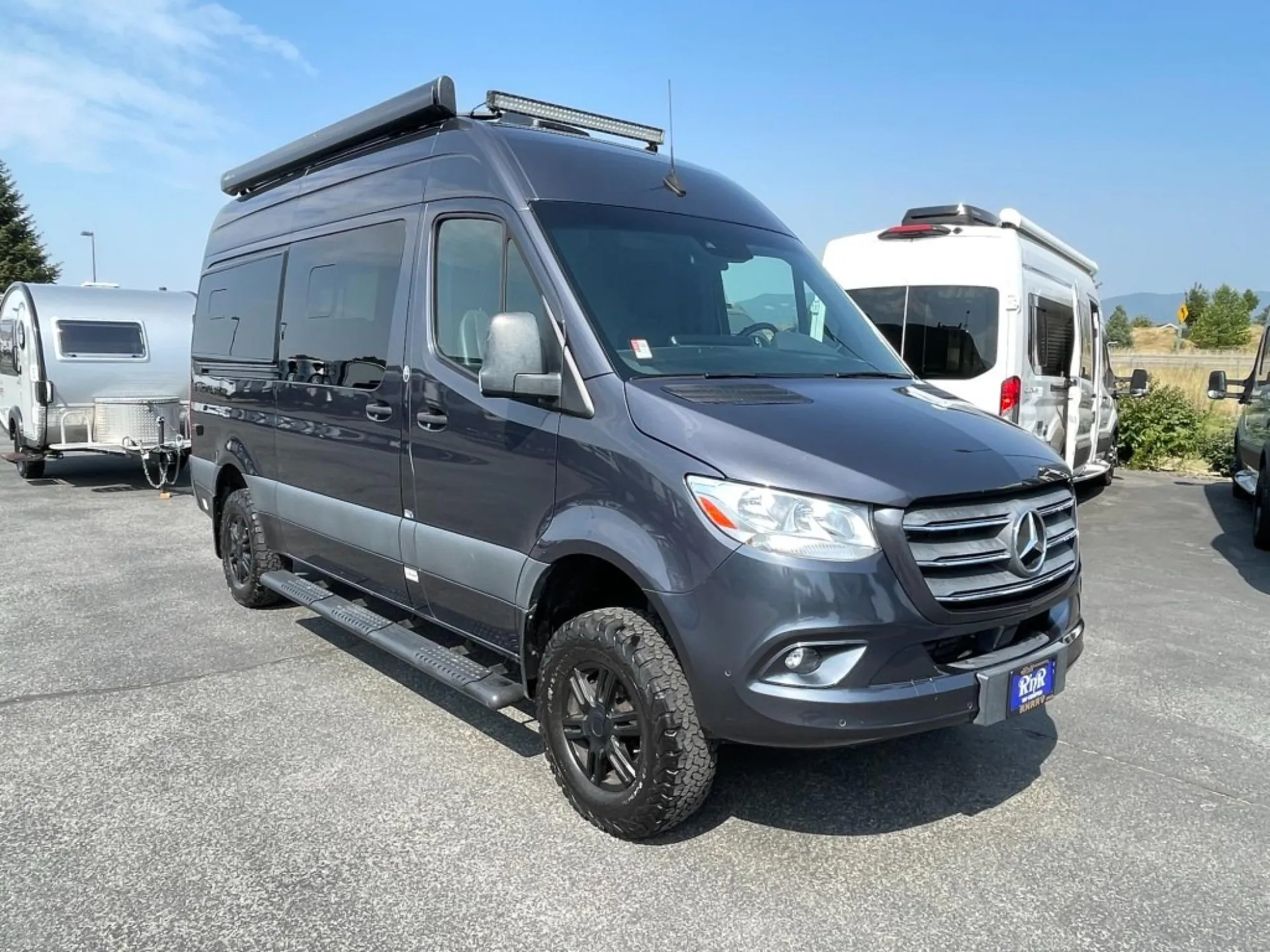 2022 Thor Motor Coach Sanctuary 19L - Photo 2