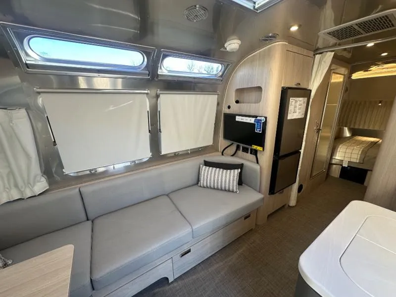 2026 Airstream Globetrotter 25FB - Photo 2