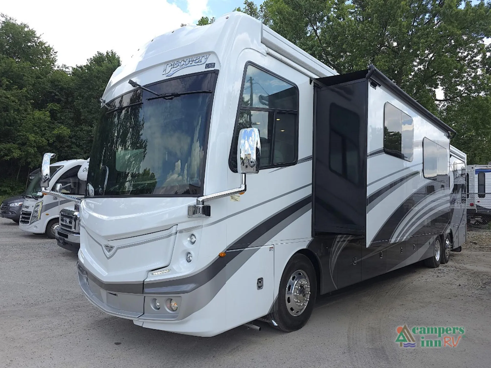 2024 Fleetwood Discovery LXE 44B - Photo 4