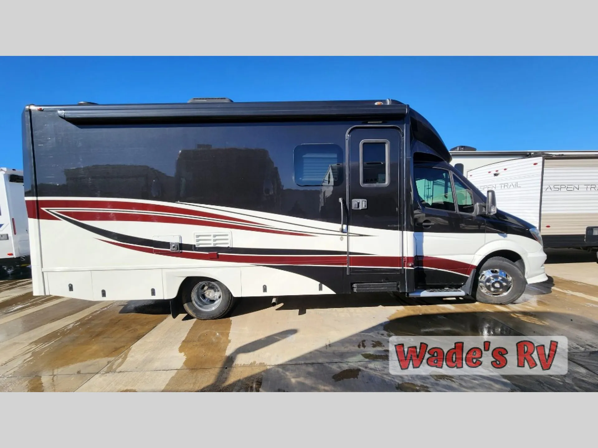 2015 Renegade RV Villagio 25HAB dealer photo 9 from Wade's RV