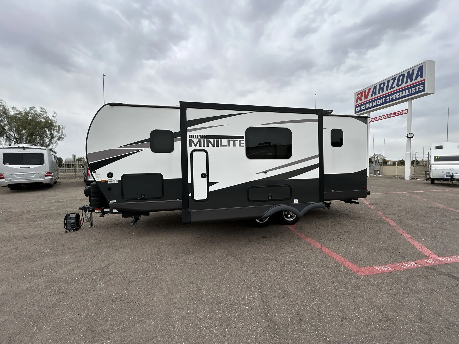 2024 Forest River Rockwood Mini Lite 2509S — off campside