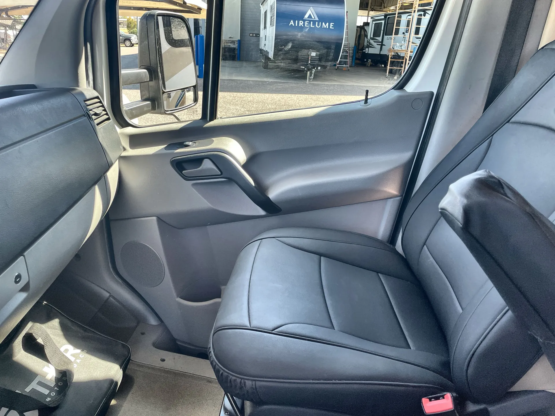 2018 Thor Motor Coach Freedom Elite 24FE — living area main