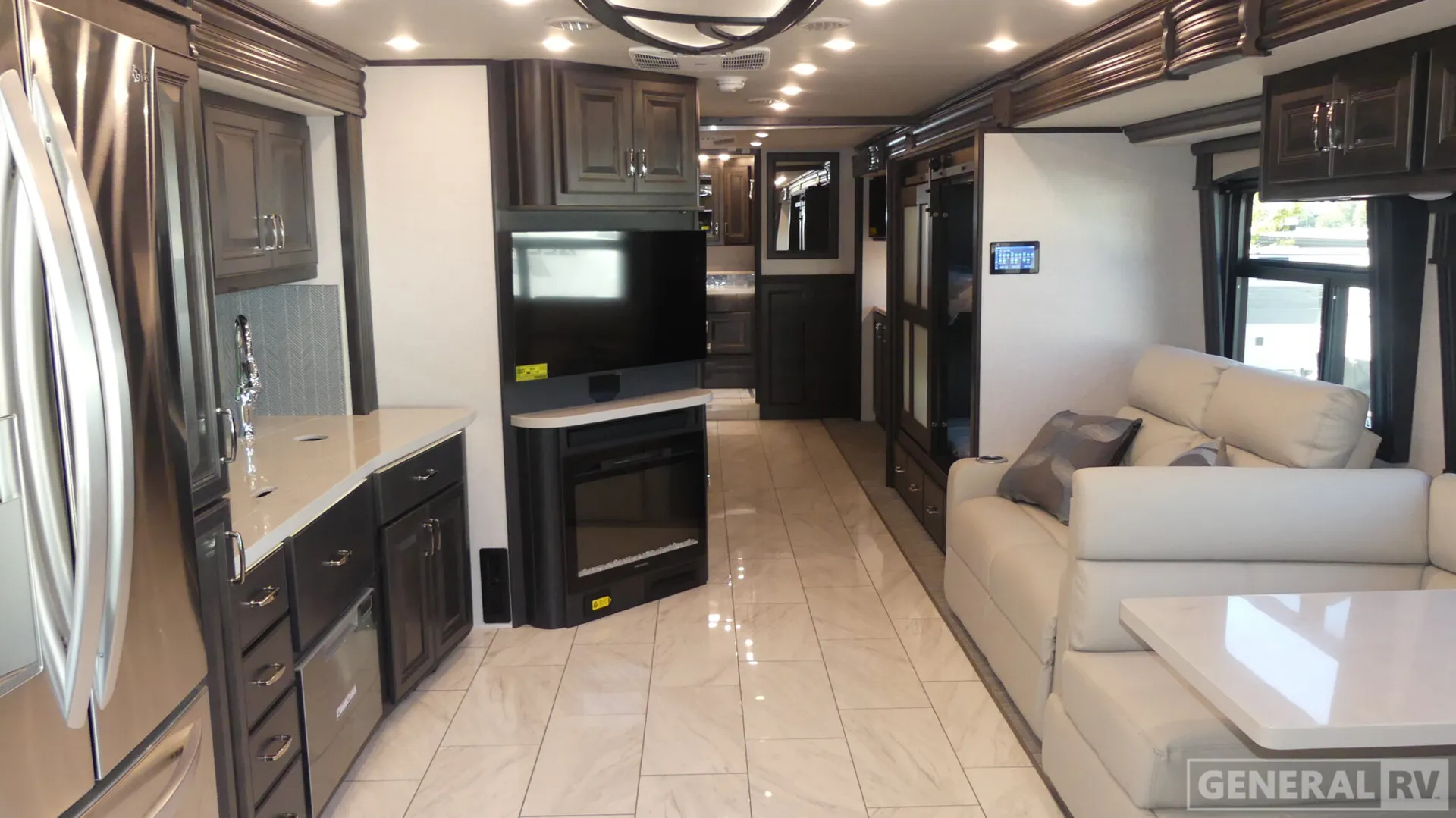 2026 Fleetwood Discovery 38N - Photo 3