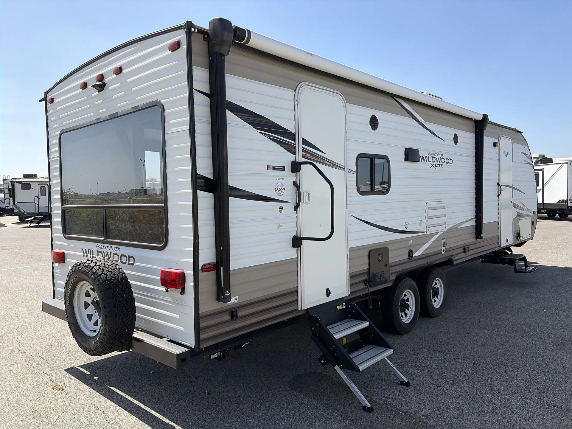 2018 Forest River Wildwood X-Lite 254RLXL — campside
