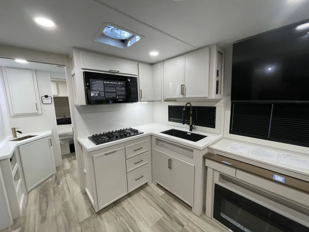2027 Brinkley Model I 290, Photos photo 21