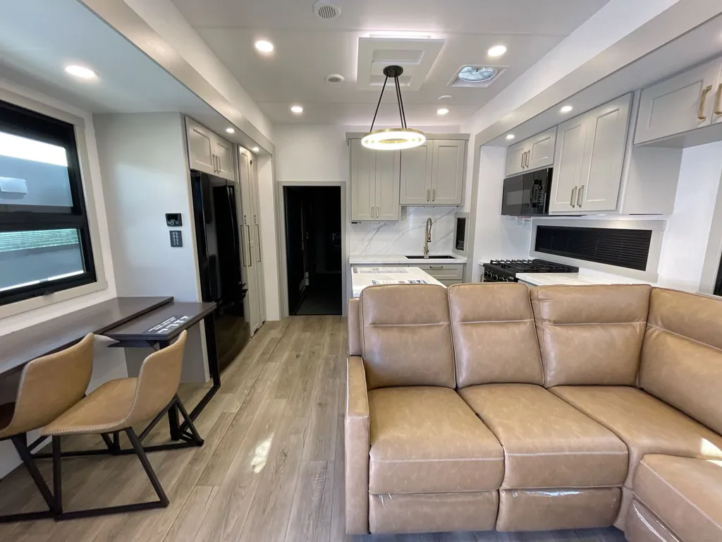 2026 Brinkley Model G 3950, Photos photo 12