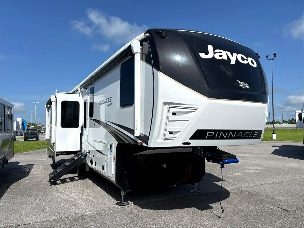2027 Jayco Pinnacle 32RLTS - Photo 2