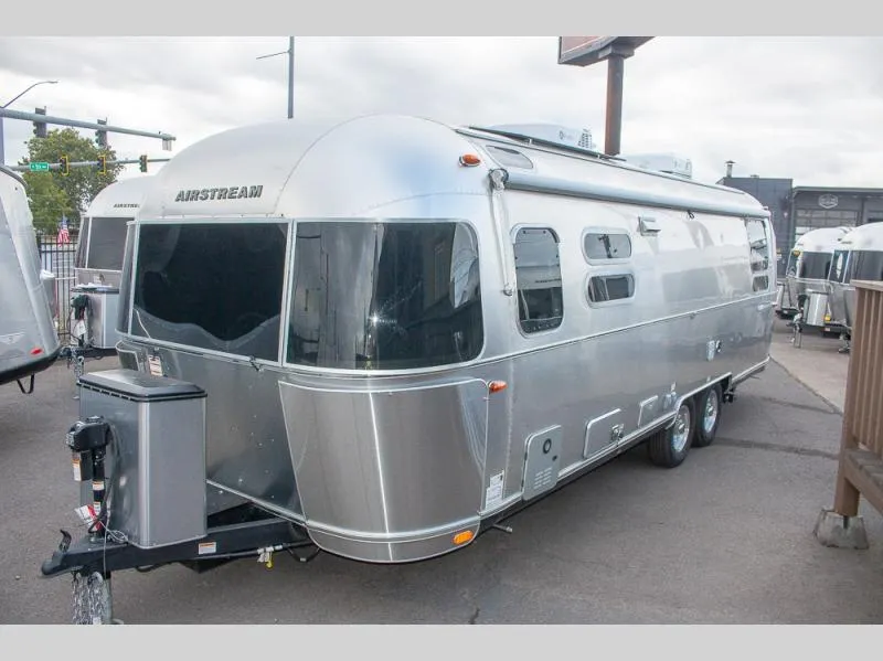 2025 Airstream International 28RB - Photo 2