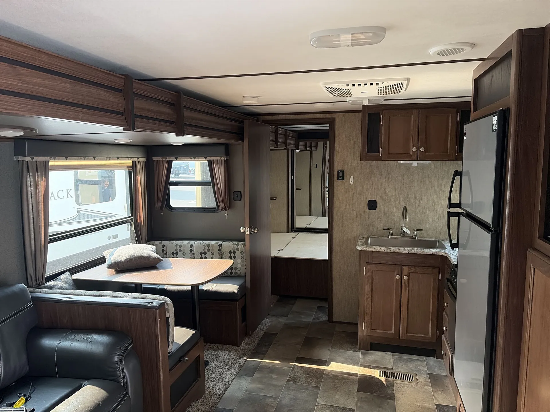 2017 Keystone Sprinter 29BH — living area main